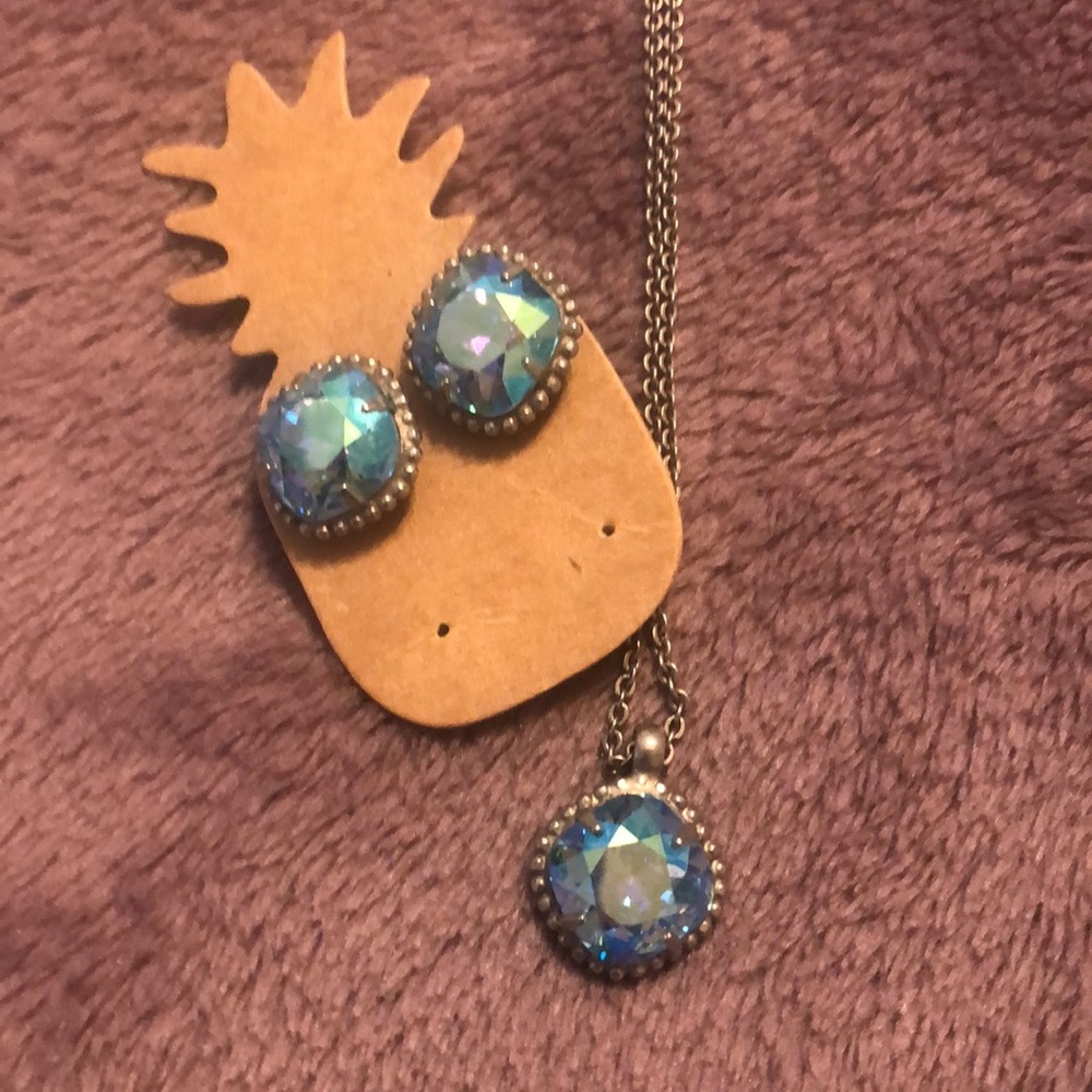Necklace earring set